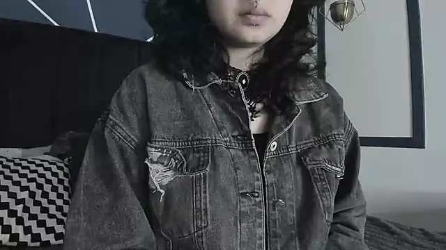 Adeelinee online show from February 2025 11:22:02 PM