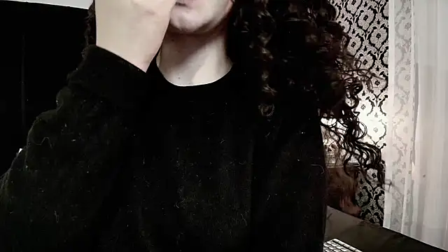 Adeelinee online show from October 2025 07:48:02 PM