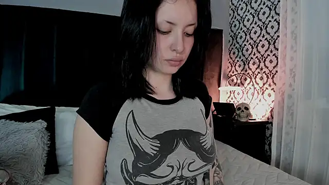 Adeelinee online show from May 2026 07:56:02 PM
