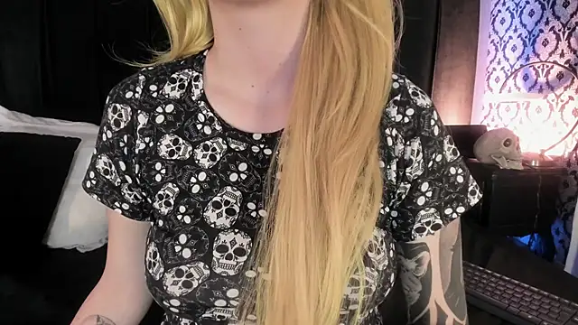 Snapshot of Adeelinee chatting on January 2026 07:50:01 PM Adeelinee online show from January 2026 07:50:01 PM