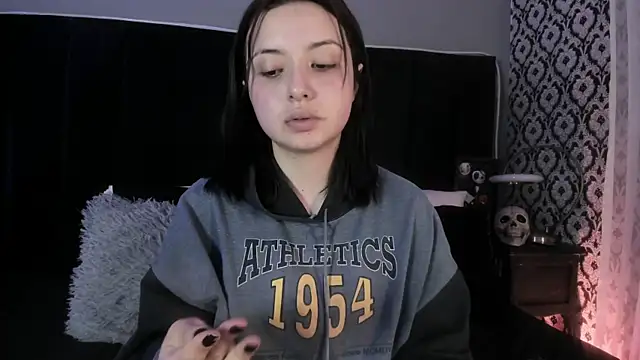 Adeelinee online show from March 2026 07:59:01 PM