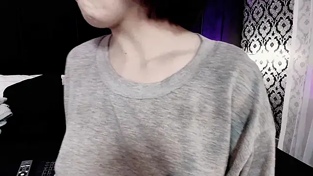 Adeelinee online show from November 2025 07:52:02 PM