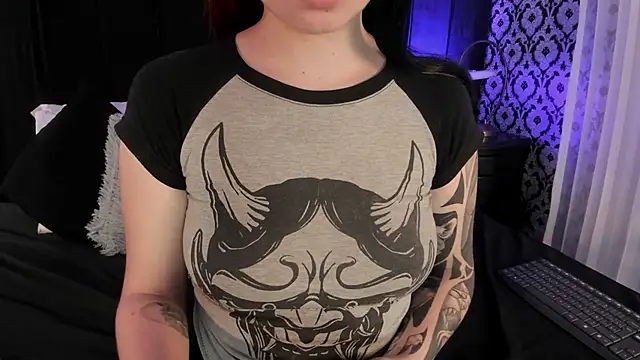 Adeelinee online show from December 2025 07:37:01 PM