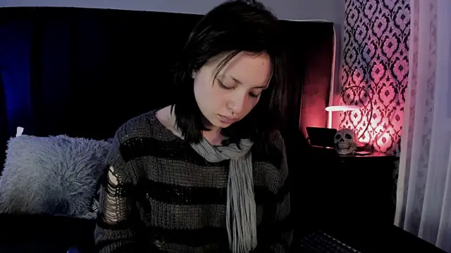 Adeelinee online show from April 2026 08:27:01 PM