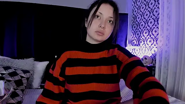 Adeelinee online show from May 2026 07:50:01 PM