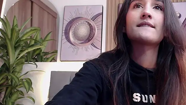 Brinna se online show from December 2024 04:04:01 PM