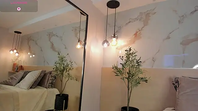 LeaThompson online show from November 2025 10:48:01 PM