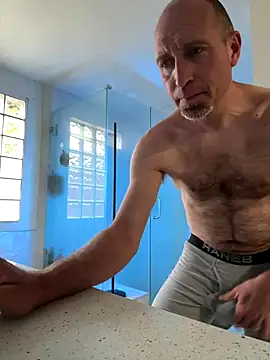 El Gizmo online show from December 2025 07:52:02 PM