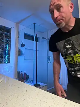 El Gizmo online show from December 2025 04:03:02 AM