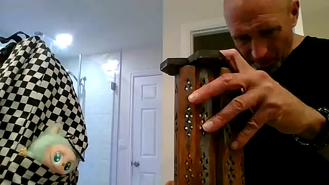 El Gizmo online show from April 2026 07:25:01 AM