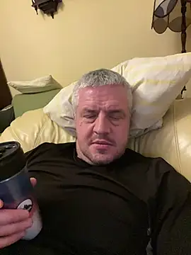 Snapshot of Evolite123 chatting on March 2025 06:00:01 PM Evolite123 online show from March 2025 06:00:01 PM