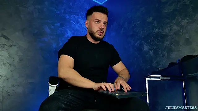 juliusmasters online show from April 2026 08:37:01 PM