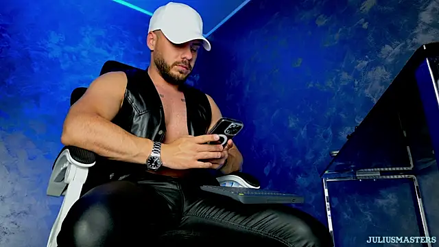 juliusmasters online show from May 2026 08:11:02 PM
