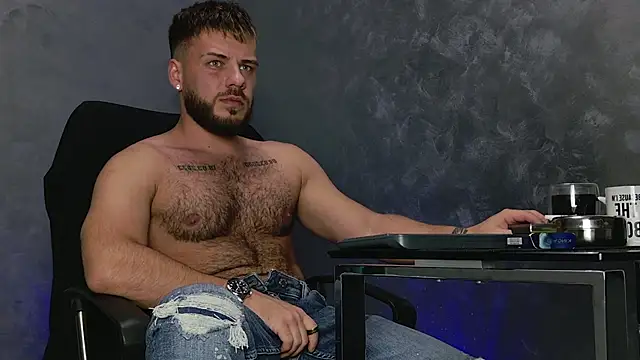 juliusmasters online show from December 2025 08:10:01 PM