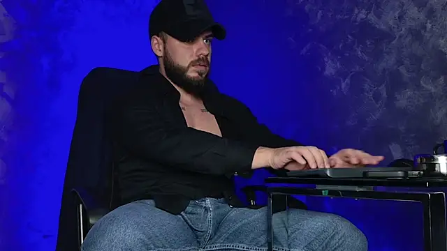 Snapshot of juliusmasters chatting on December 2025 08:09:02 PM juliusmasters online show from December 2025 08:09:02 PM