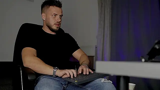 juliusmasters online show from October 2025 05:36:02 PM