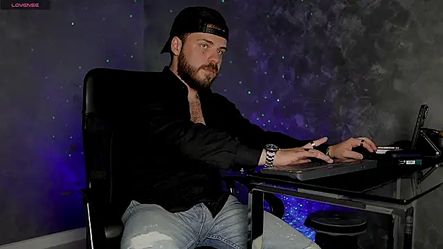 juliusmasters online show from November 2025 08:03:01 PM