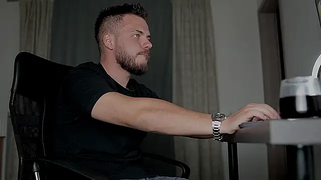 juliusmasters online show from October 2025 06:23:02 PM