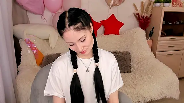 Snapshot of LisaMooore chatting on February 2026 04:23:01 AM LisaMooore online show from February 2026 04:23:01 AM