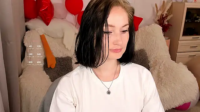 LisaMooore online show from July 2026 04:40:01 PM