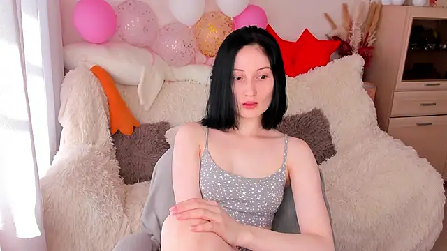 Snapshot of LisaMooore chatting on April 2026 05:20:01 AM LisaMooore online show from April 2026 05:20:01 AM