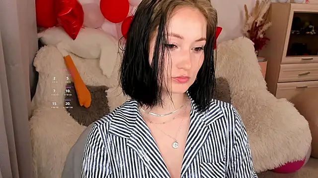 LisaMooore online show from July 2026 04:02:01 PM