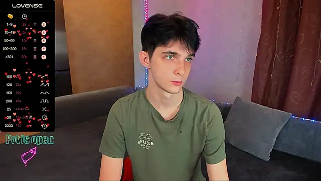 Aaron Boom online show from November 2025 10:10:01 PM