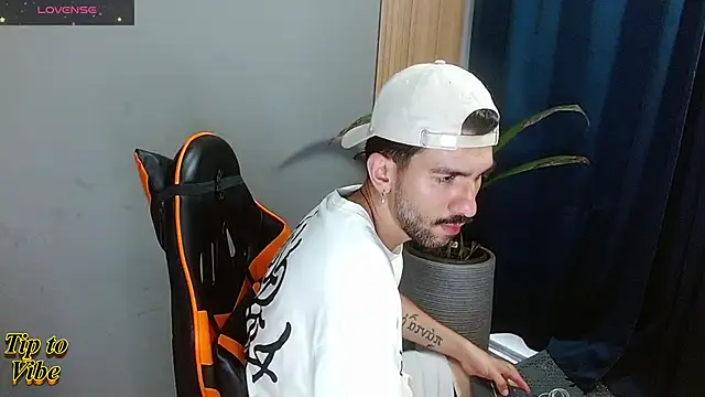 Mr WhiteCock online show from December 2025 10:11:02 PM