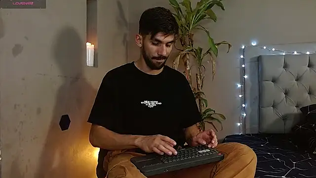 Mr WhiteCock online show from February 2025 11:43:02 PM