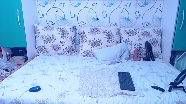 demiemorre online show from November 2025 05:11:01 AM