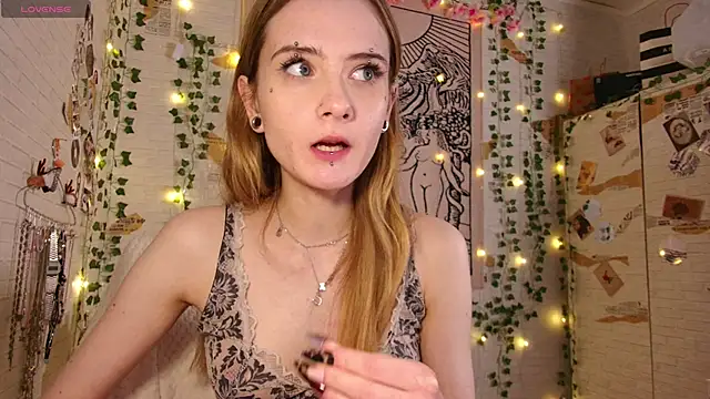 summerhazeee online show from February 2026 07:11:01 PM