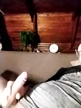 Snapshot of tomee83 chatting on November 2025 10:10:01 PM tomee83 online show from November 2025 10:10:01 PM