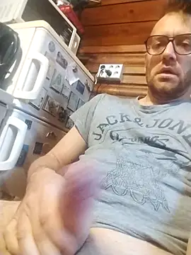 Snapshot of tomee83 chatting on October 2025 05:52:01 AM tomee83 online show from October 2025 05:52:01 AM