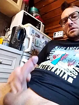 Snapshot of tomee83 chatting on November 2025 09:46:02 AM tomee83 online show from November 2025 09:46:02 AM