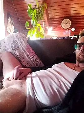 Snapshot of tomee83 chatting on October 2025 07:09:01 AM tomee83 online show from October 2025 07:09:01 AM