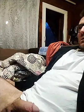 Snapshot of tomee83 chatting on November 2025 05:51:01 AM tomee83 online show from November 2025 05:51:01 AM