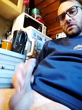 Snapshot of tomee83 chatting on November 2025 07:35:01 AM tomee83 online show from November 2025 07:35:01 AM