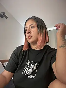 Snapshot of Rae_Lil_White chatting on February 2025 09:49:01 PM Rae Lil White online show from February 2025 09:49:01 PM