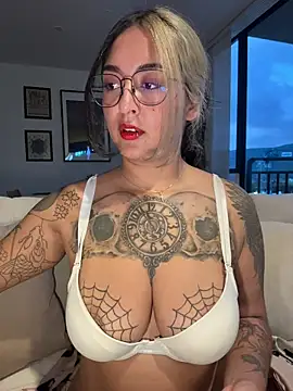 Snapshot of Rae_Lil_White chatting on July 2026 11:26:02 PM Rae Lil White online show from July 2026 11:26:02 PM
