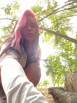 sarah salis  online show from November 2025 07:03:03 PM