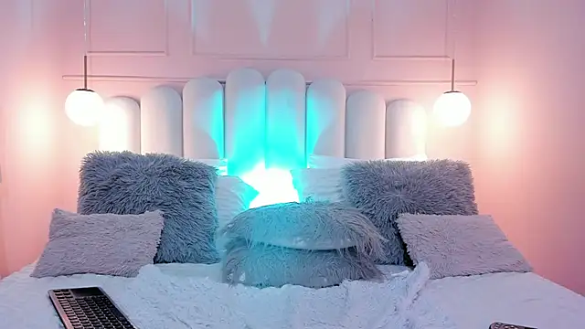 sarah salis  online show from November 2025 10:03:02 PM