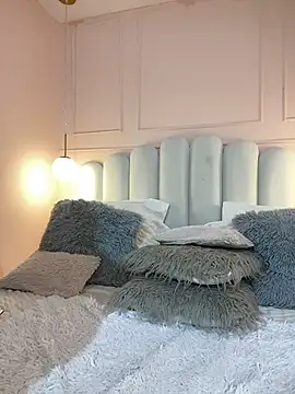 sarah salis  online show from November 2025 07:30:01 PM