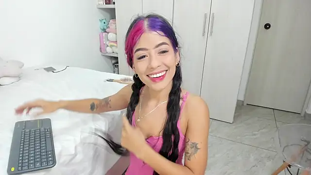 analia collins online show from November 2025 01:34:01 PM