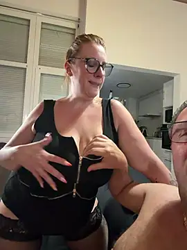 Snapshot of darkmoonsubmissive chatting on June 2026 07:24:01 PM darkmoonsubmissive online show from June 2026 07:24:01 PM