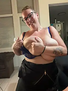 Snapshot of darkmoonsubmissive chatting on June 2026 08:14:02 PM darkmoonsubmissive online show from June 2026 08:14:02 PM