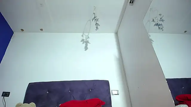 Squirter pussybomb online show from October 2025 05:17:02 AM