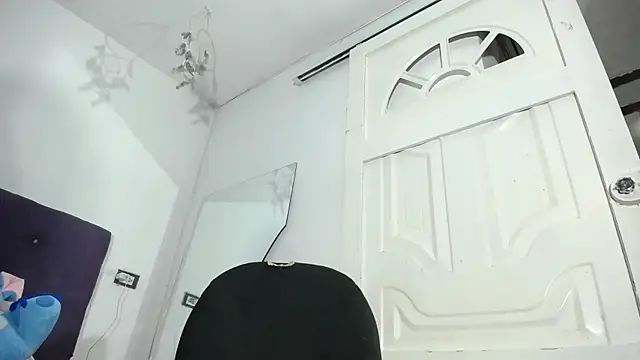 Squirter pussybomb online show from March 2026 06:58:02 AM