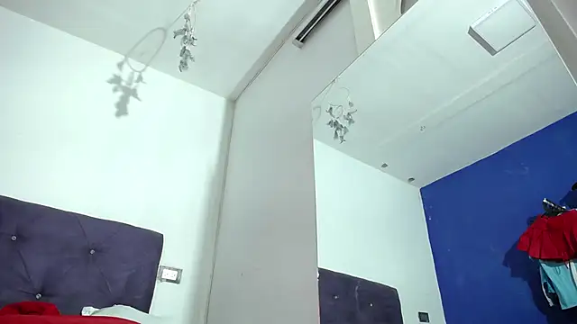 Squirter pussybomb online show from November 2025 04:11:02 PM