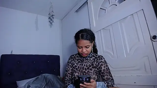 Squirter pussybomb online show from April 2026 04:13:02 AM