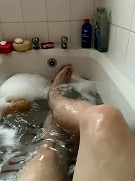 Snapshot of Russell1508 chatting on November 2025 03:06:02 PM Russell1508 online show from November 2025 03:06:02 PM